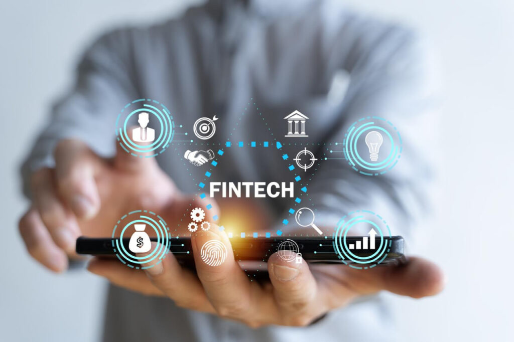 digital banking Indonesia dengan transaksi perbankan melalui smartphone modern