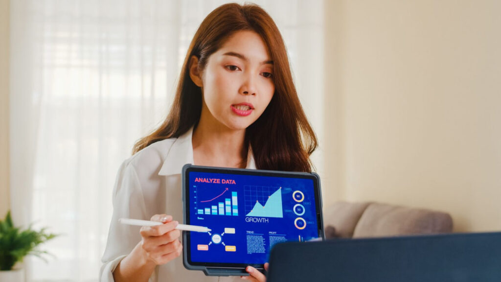 ekonomi digital Indonesia dengan aktivitas bisnis online dan teknologi modern